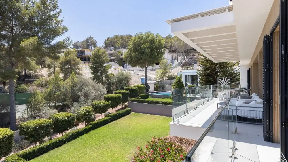 Villa for Sale Camp de Mar garden
